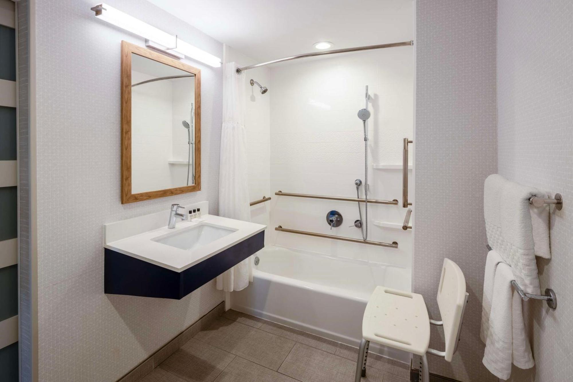 King Room with Bath Tub - Disability Access/Non-Smoking,1629400730:JPEG